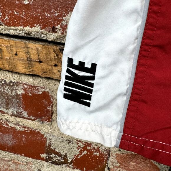 Vintage Nike Swim Trunks Size Large Red White Mesh Lined Board Shorts Outdoors - Picture 5 of 7